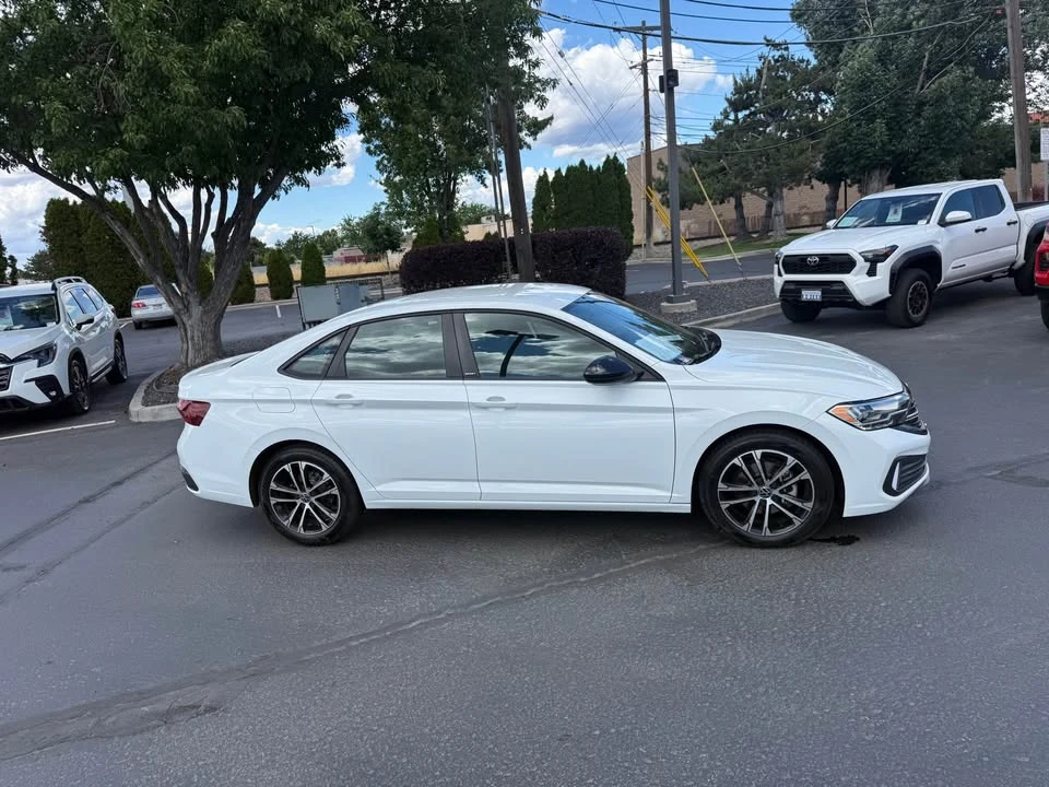 2024 Volkswagen A7 Jetta - Image 2 of 10
