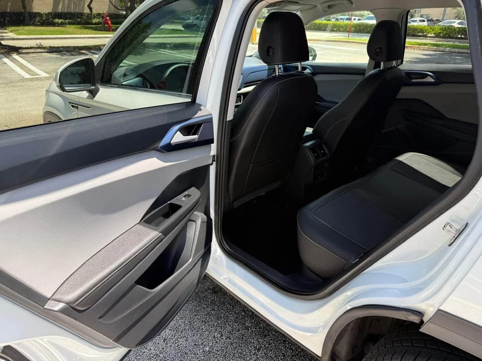 2024 Volkswagen Taos - Image 7 of 15