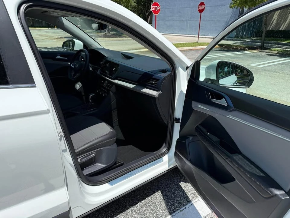 2024 Volkswagen Taos - Image 8 of 15