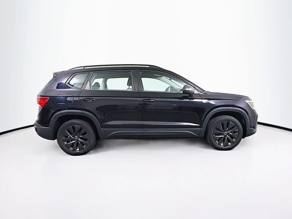 2024 Volkswagen Taos - Image 9 of 12