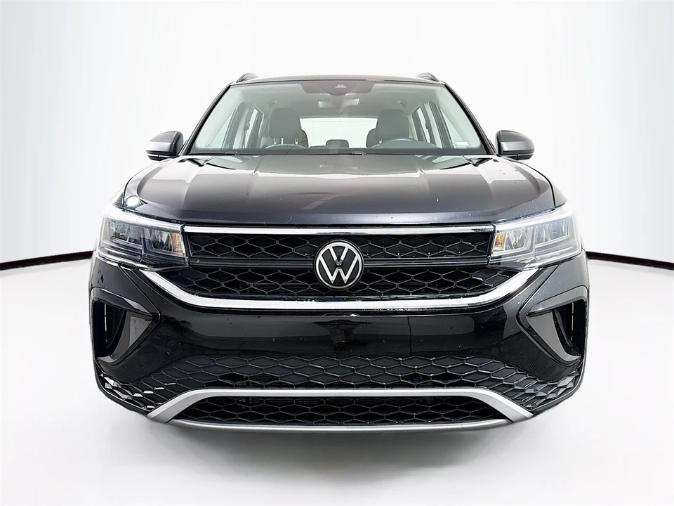 2024 Volkswagen Taos - Image 2 of 12
