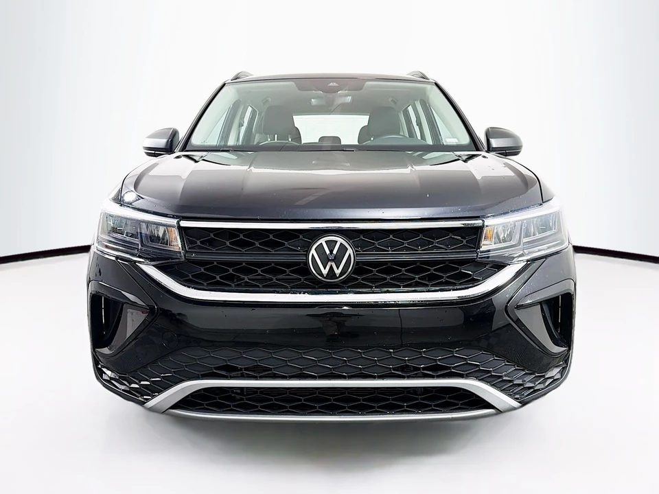 2024 Volkswagen Taos - Image 2 of 12