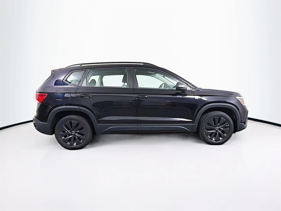 2024 Volkswagen Taos - Image 9 of 12