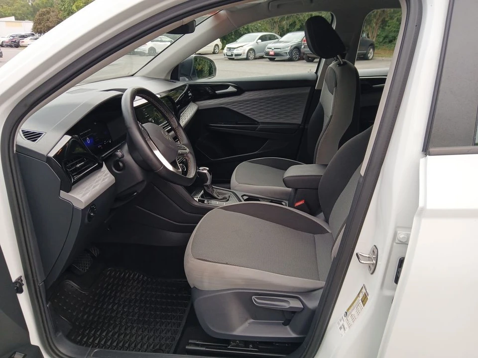2024 Volkswagen Taos - Image 10 of 12