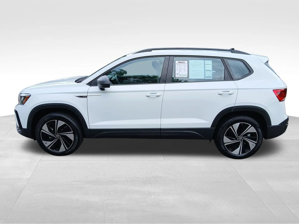 2024 Volkswagen Taos - Image 2 of 12