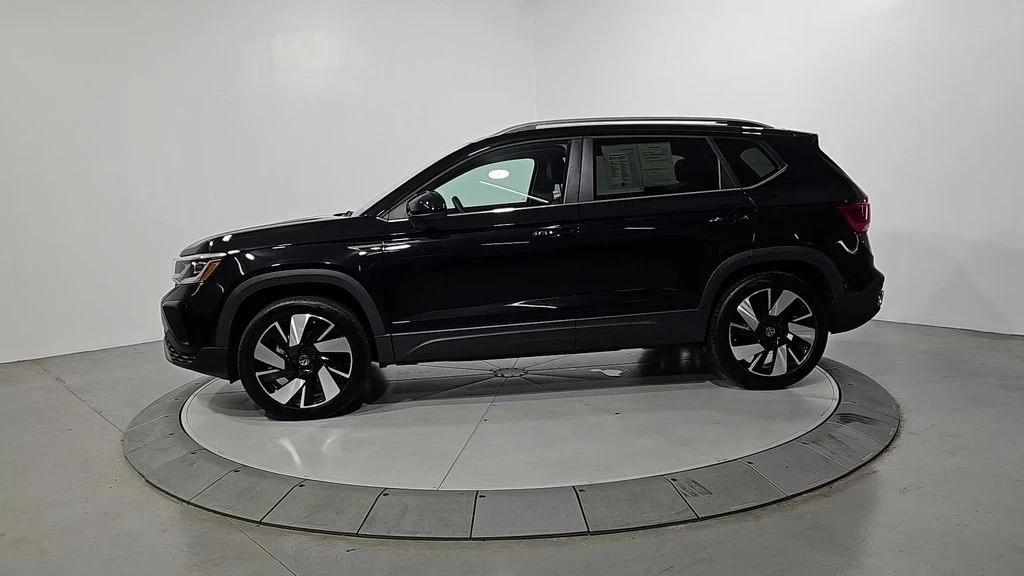 2024 Volkswagen Taos - Image 2 of 12