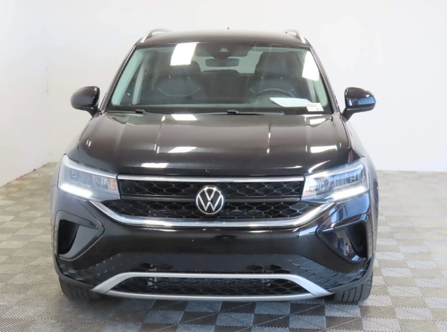 2024 Volkswagen Taos - Image 2 of 11