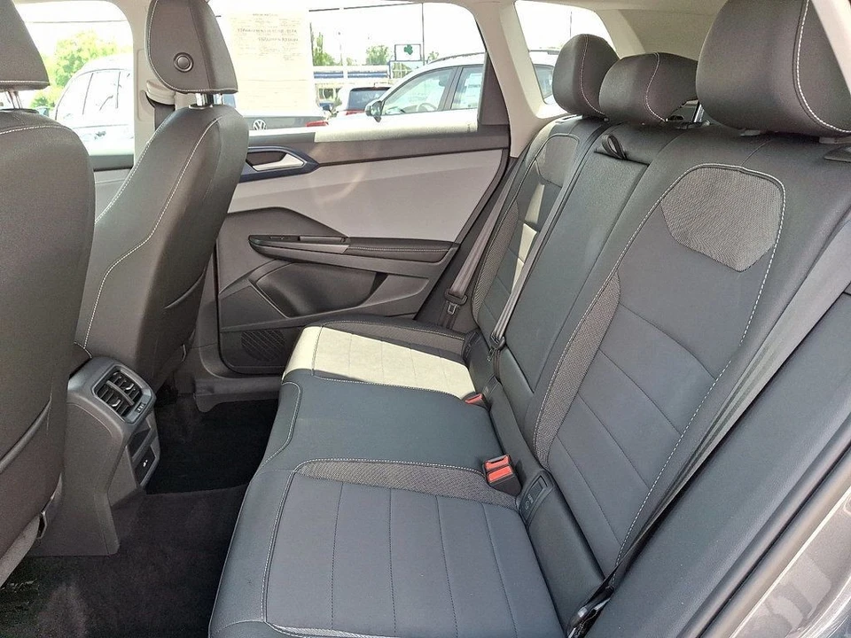 2024 Volkswagen Taos - Image 10 of 12