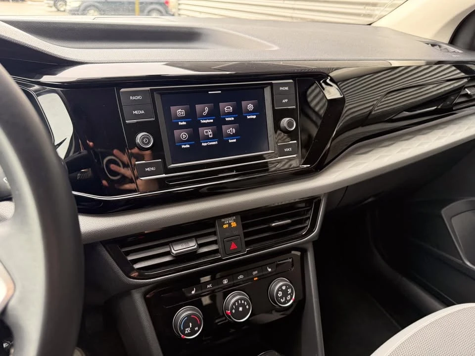 2024 Volkswagen Taos - Image 17 of 19