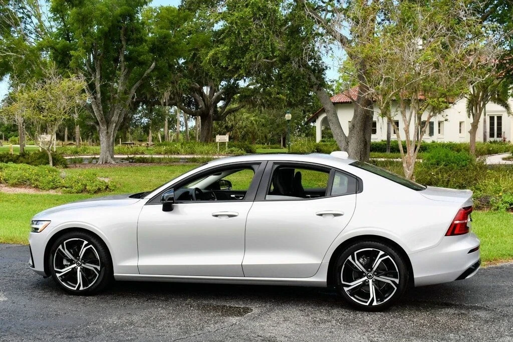 2024 Volvo S60 3rd Gen - Image 4 of 12