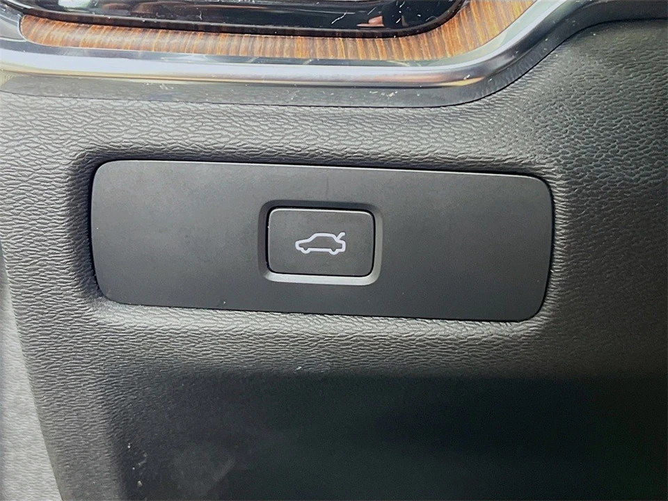 2024 Volvo S60 3rd Gen - Image 11 of 12