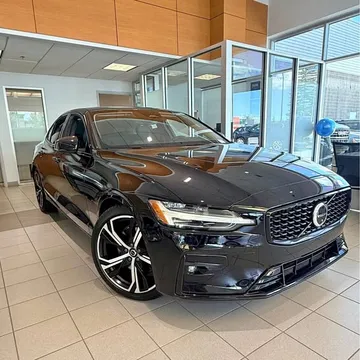 2024 Volvo S60 B5 Plus Dark Theme