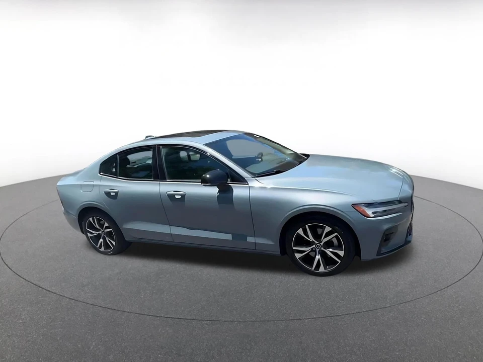 2024 Volvo S60 3rd Gen - Image 2 of 31