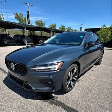 2024 Volvo S60 B5 AWD Core Dark Theme