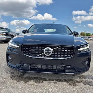 2024 Volvo S60 Plus Dark Theme