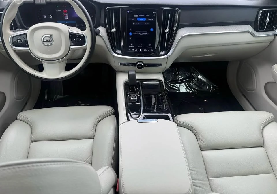 2024 Volvo S60 3rd Gen - Image 11 of 12