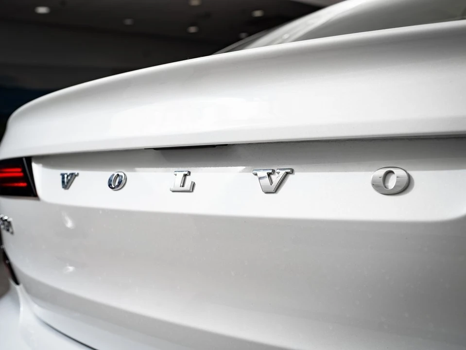 2024 Volvo S90 - Image 17 of 21