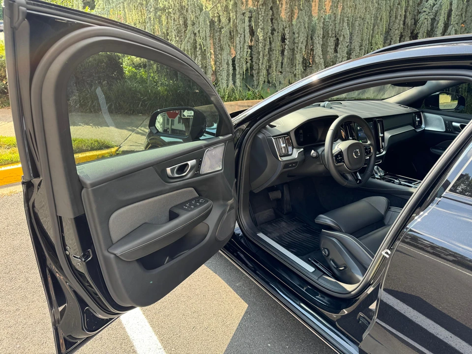 2024 Volvo V60 2nd Gen - Image 30 of 31