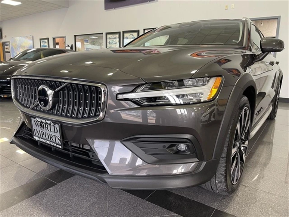 2024 Volvo V60 2nd Gen - Image 11 of 31