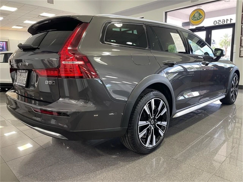 2024 Volvo V60 2nd Gen - Image 5 of 31