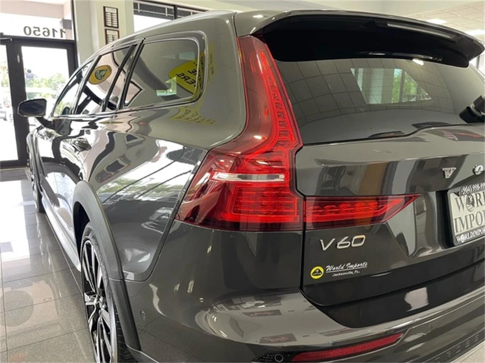 2024 Volvo V60 2nd Gen - Image 15 of 31
