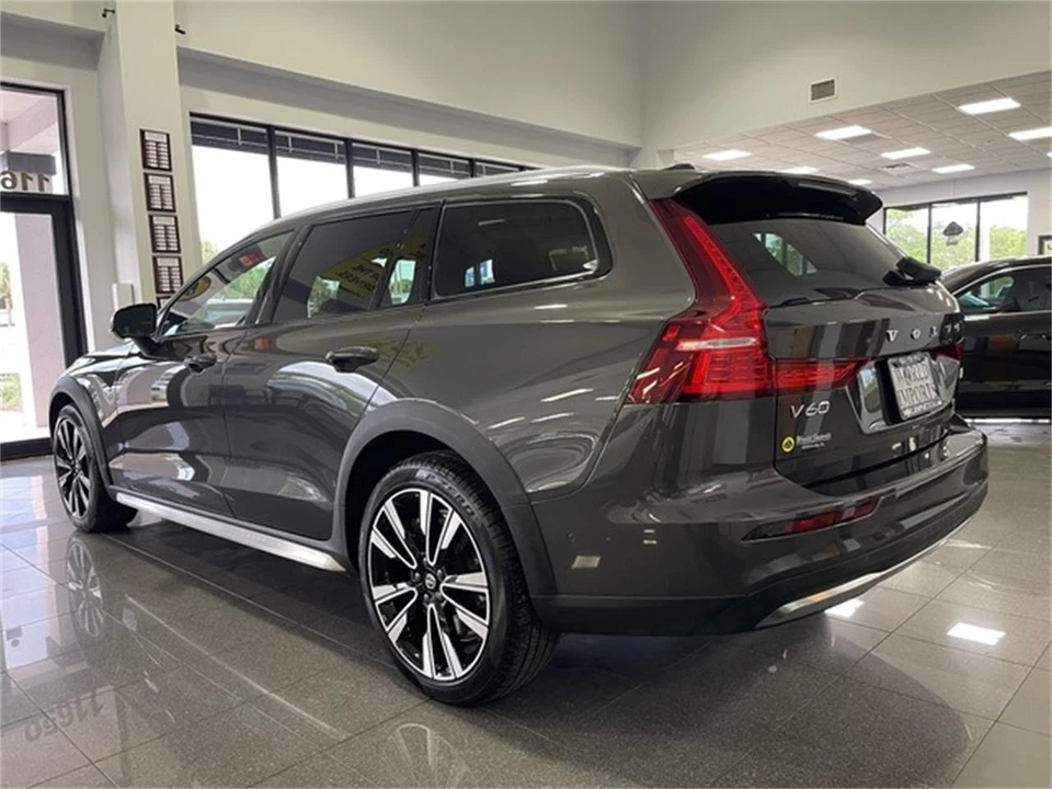 2024 Volvo V60 2nd Gen - Image 3 of 31