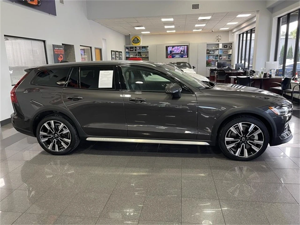 2024 Volvo V60 2nd Gen - Image 6 of 31