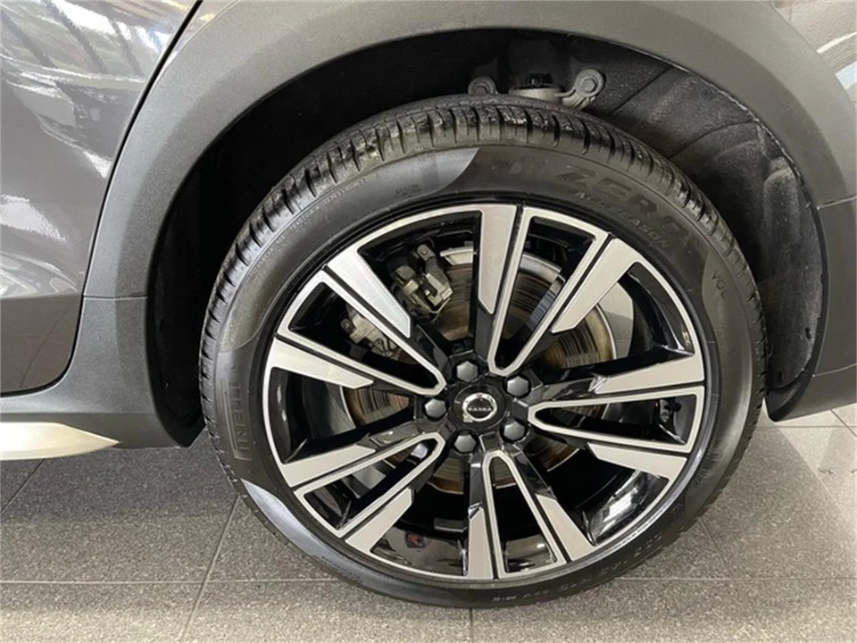 2024 Volvo V60 2nd Gen - Image 22 of 31