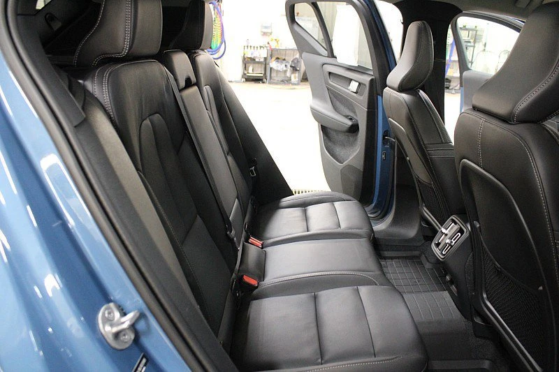 2024 Volvo XC40 - Image 10 of 17