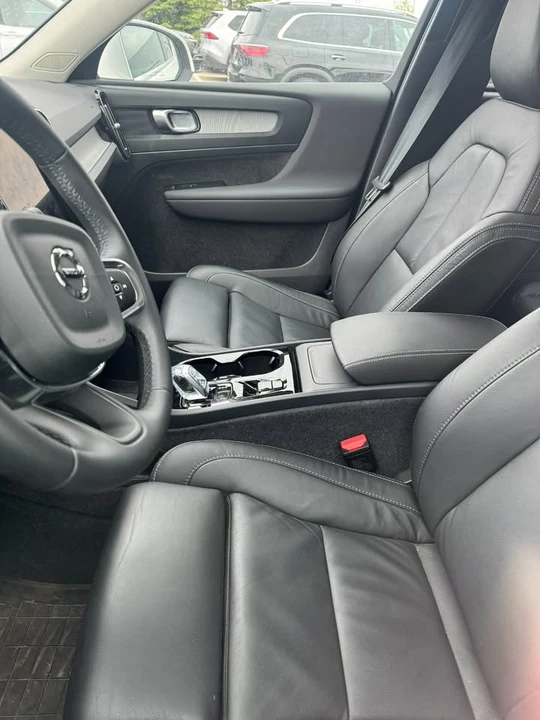 2024 Volvo XC40 - Image 10 of 11
