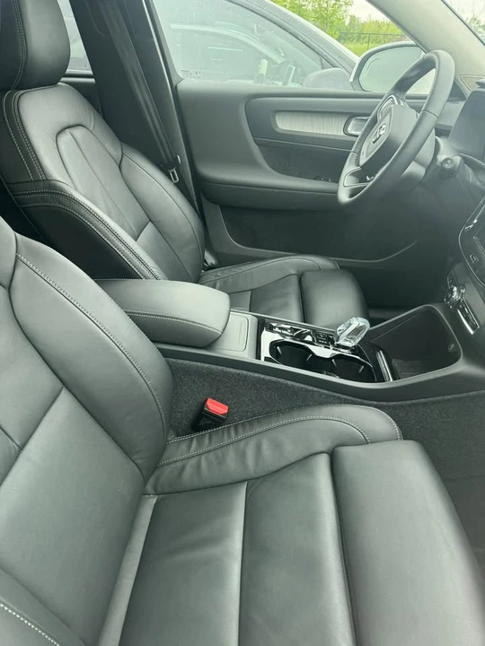 2024 Volvo XC40 - Image 8 of 11