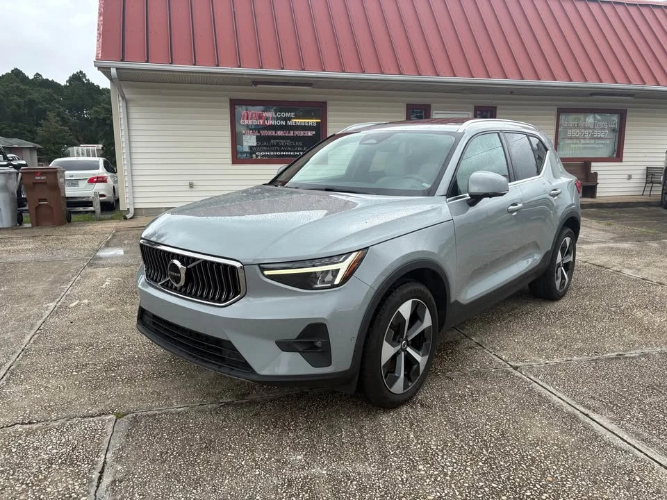 2024 Volvo XC40 - Image 2 of 11