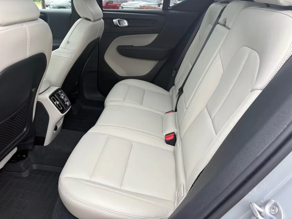 2024 Volvo XC40 - Image 8 of 11