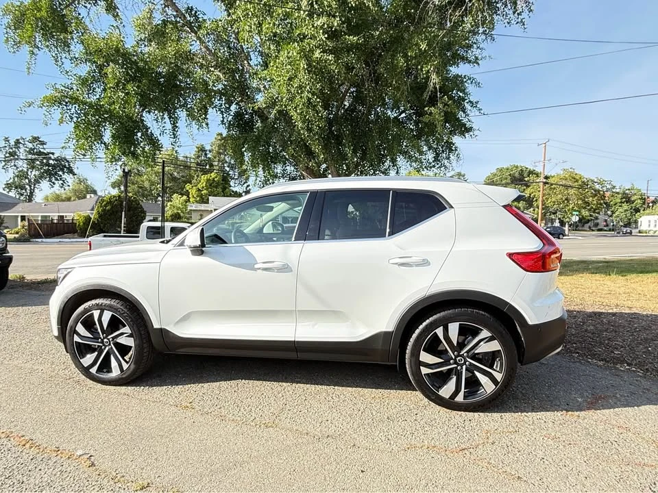 2024 Volvo XC40 - Image 2 of 17