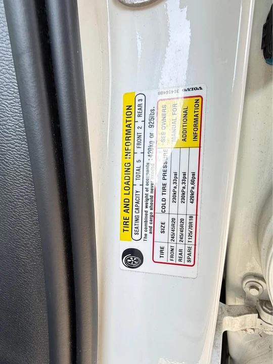 2024 Volvo XC40 - Image 15 of 17