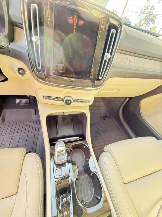 2024 Volvo XC40 - Image 12 of 17