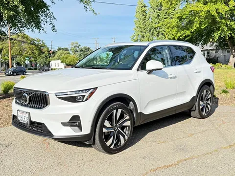 2024 Volvo XC40 B4 Plus