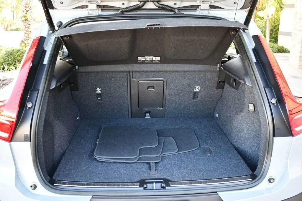 2024 Volvo XC40 - Image 16 of 21