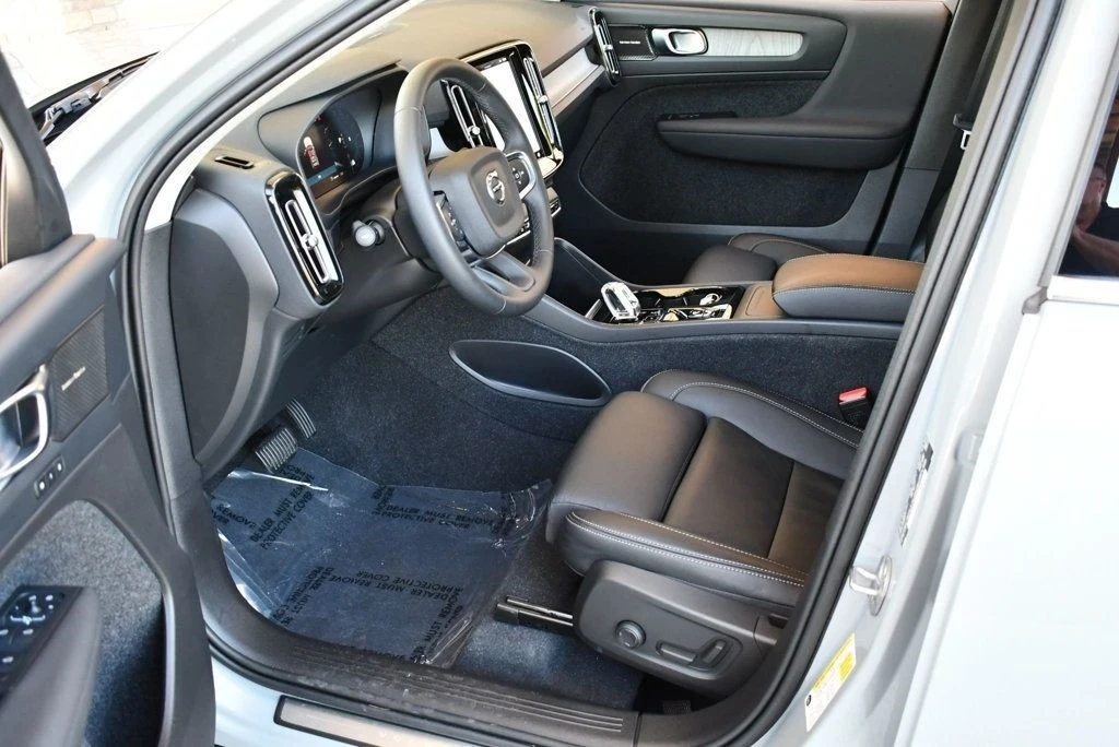 2024 Volvo XC40 - Image 14 of 21