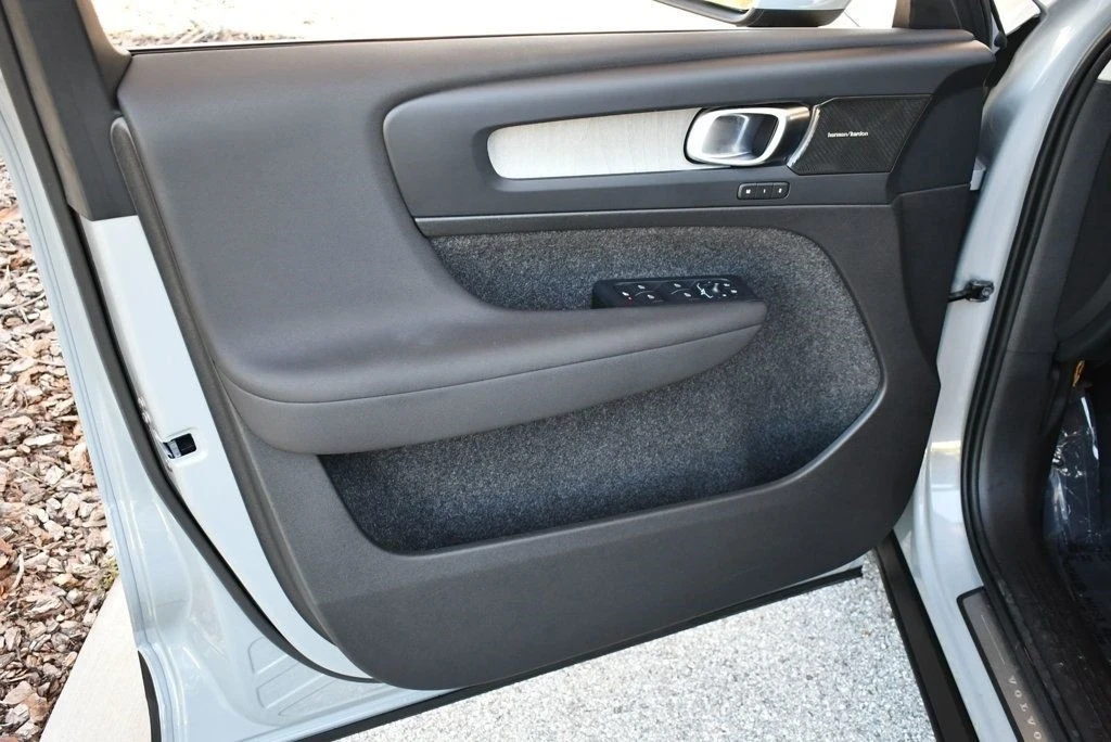 2024 Volvo XC40 - Image 11 of 12
