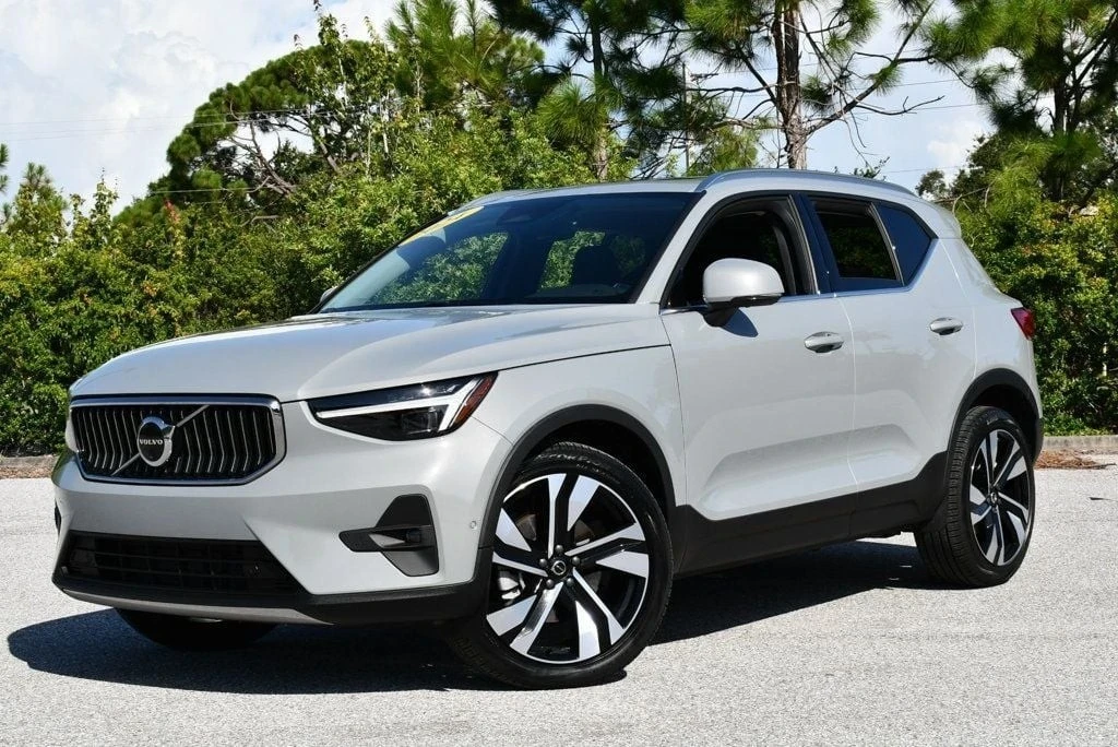 2024 Volvo XC40 - Image 2 of 12