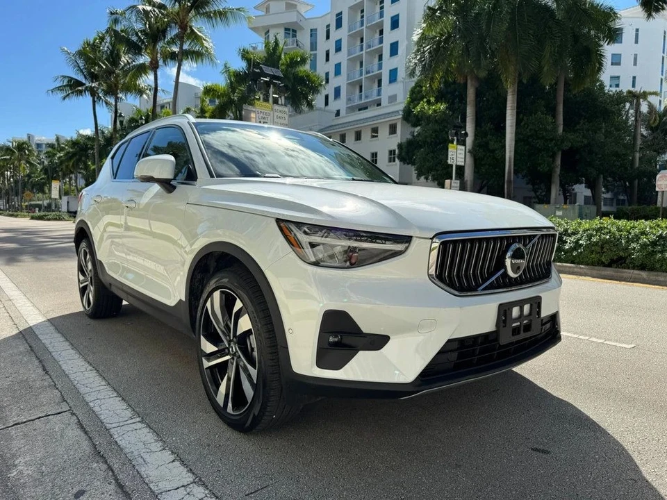 2024 Volvo XC40 - Image 2 of 12
