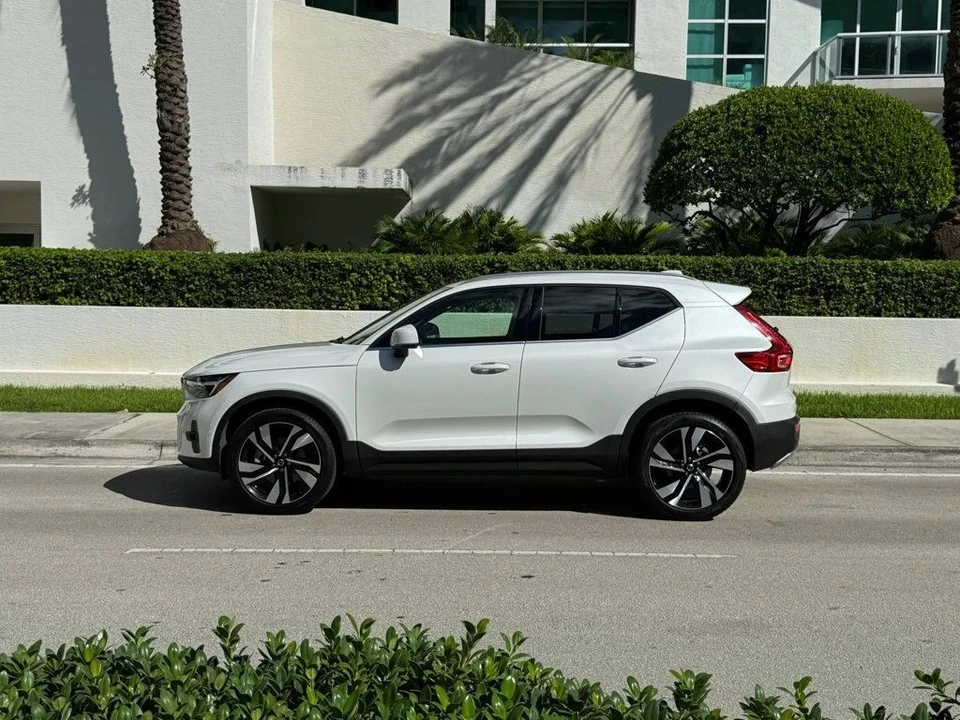 2024 Volvo XC40 - Image 10 of 12