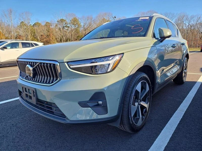 2024 Volvo XC40 - Image 2 of 4