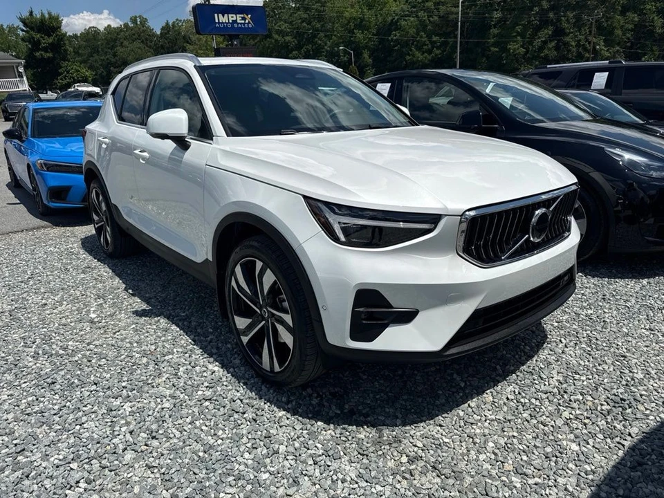 2024 Volvo XC40 - Image 2 of 6