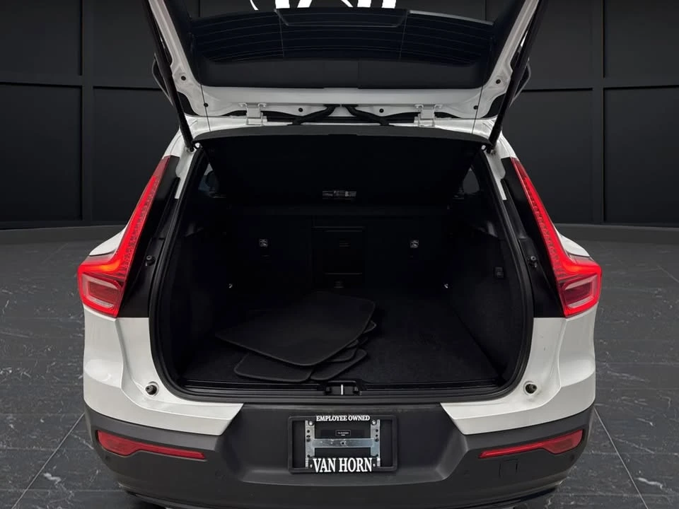 2024 Volvo XC40 - Image 15 of 20