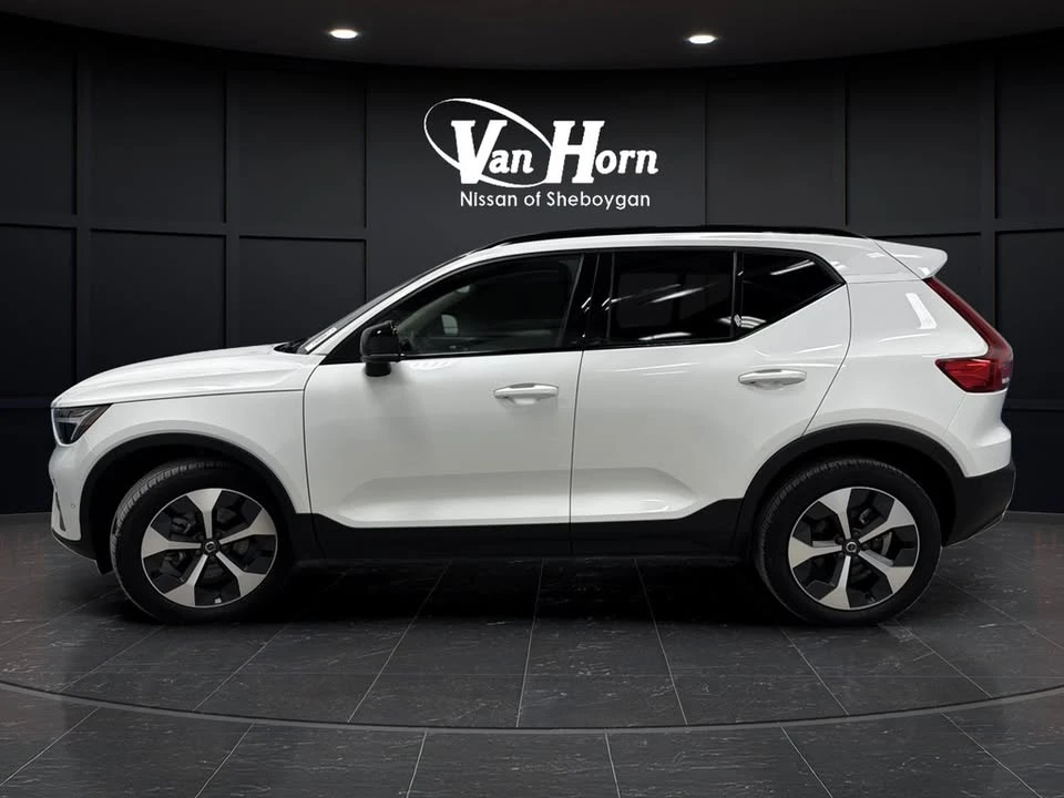 2024 Volvo XC40 - Image 13 of 20