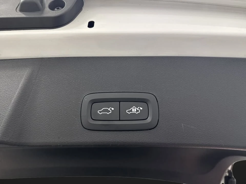 2024 Volvo XC40 - Image 16 of 20
