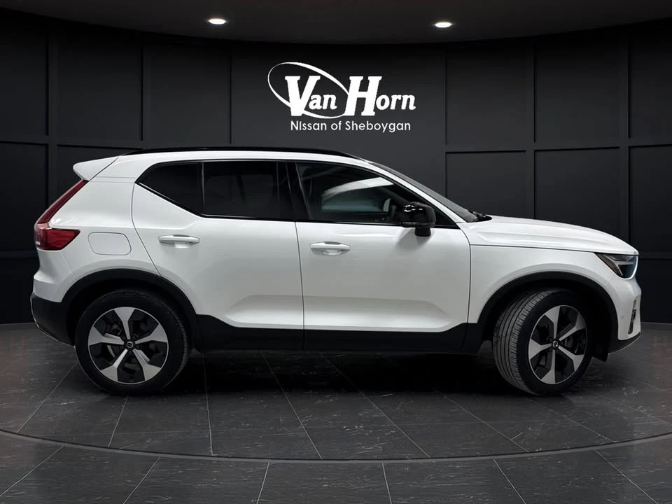 2024 Volvo XC40 - Image 2 of 20