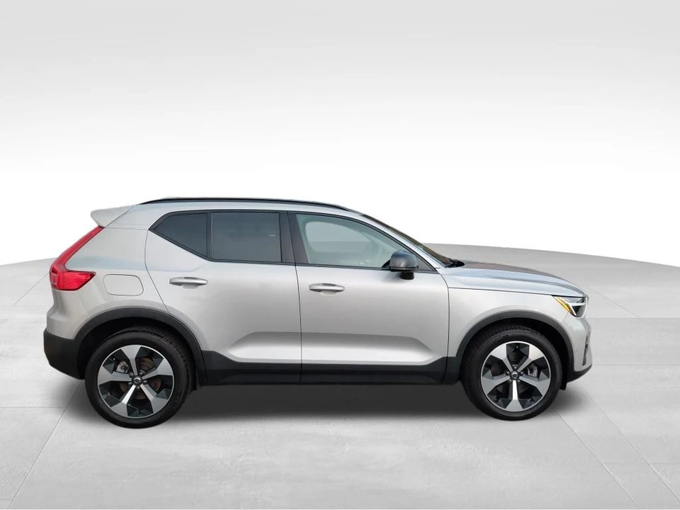 2024 Volvo XC40 - Image 2 of 12